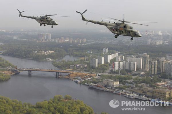 Репетиция вертолетных групп к Параду Победы