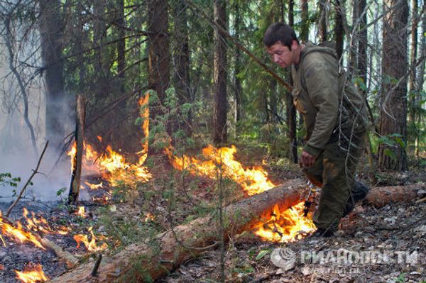 Тушение лесного пожара в Воротынском районе Нижегородской области