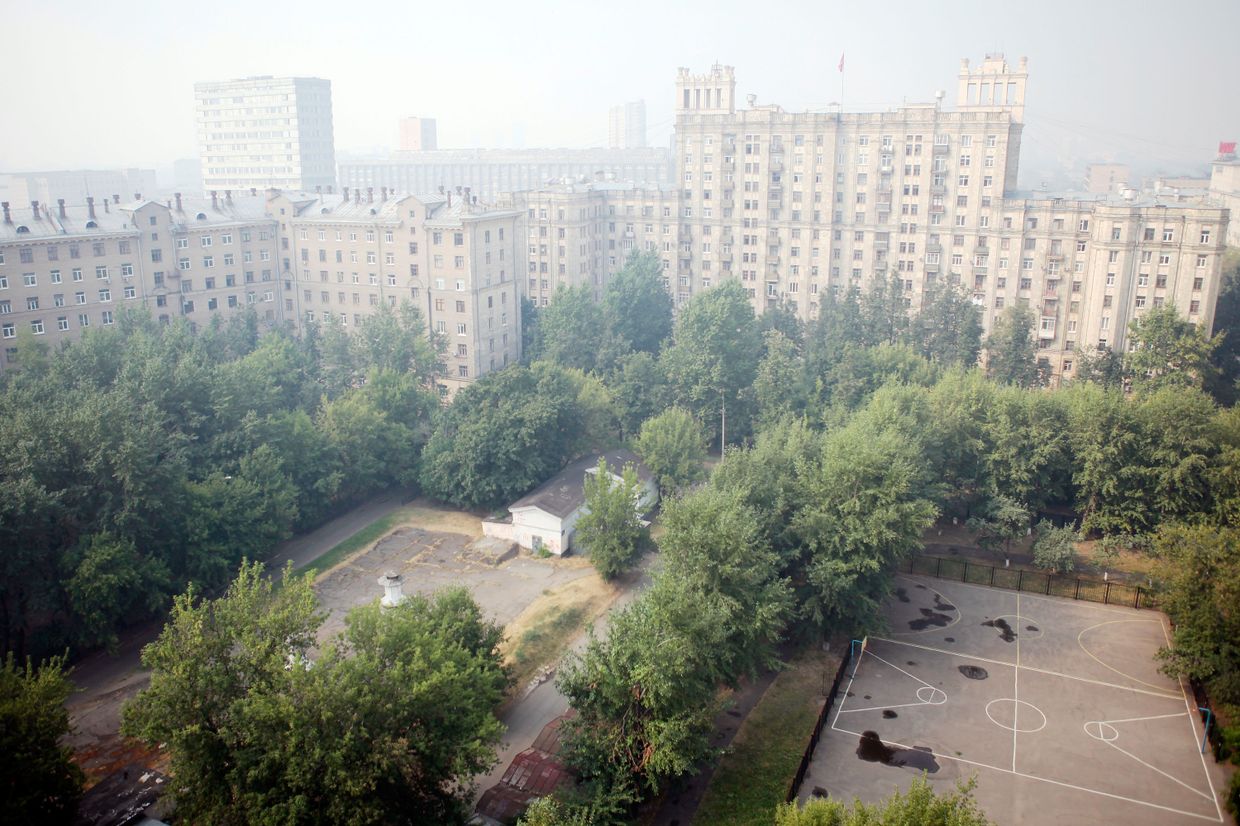 Дым от торфяных пожаров окутал Москву