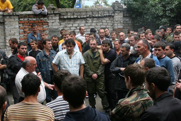 Во Владикавказе проходит запись добровольцев в народное ополчение