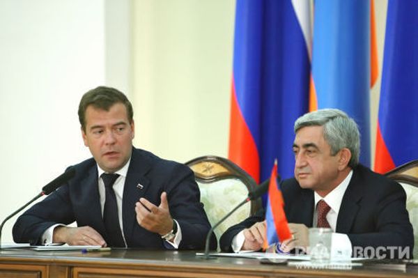 Россия и Армения подписали протокол о внесении изменений в двусторонний договор о российской военной базе в Гюмри