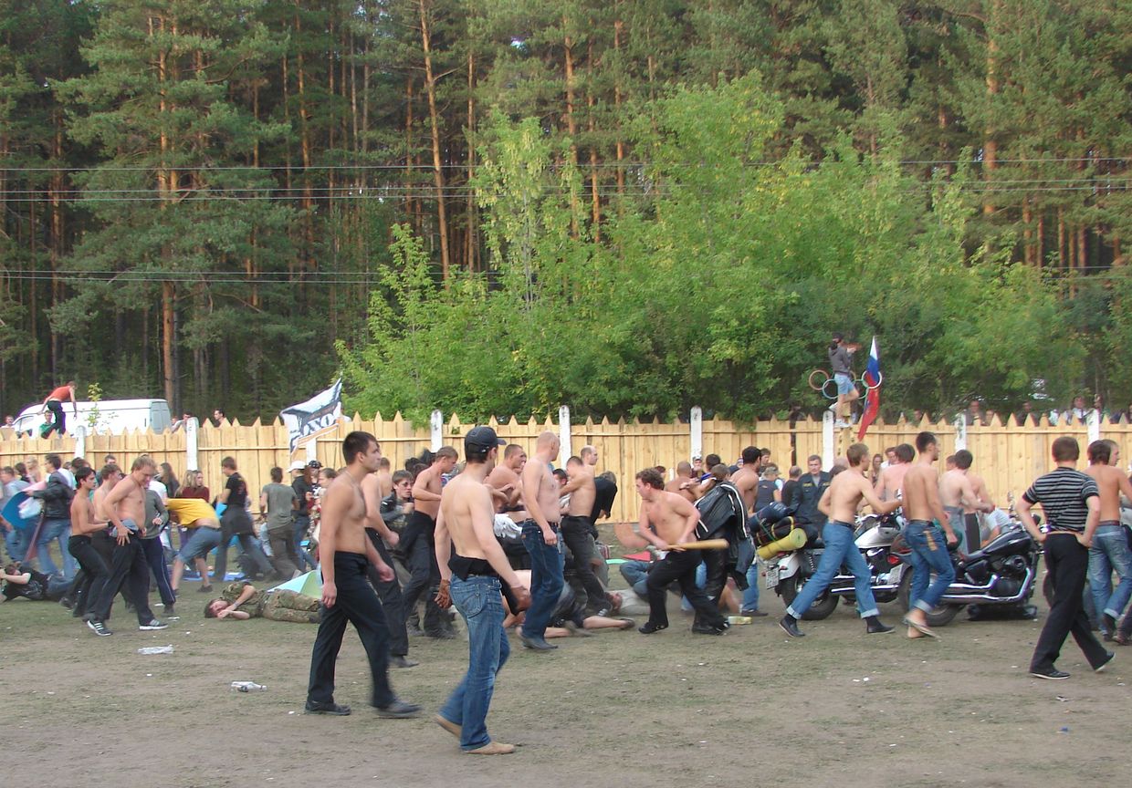Драка на рок-фестивале Торнадо - 2010 около города Миасс Челябинской области