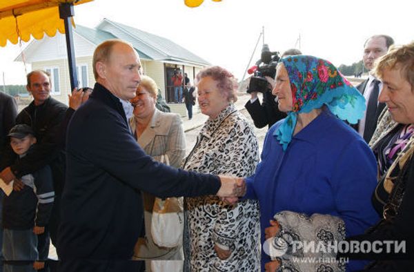 Премьер-министр РФ Владимир Путин посетил деревню Иватино