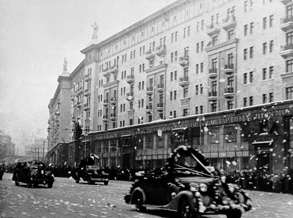 Москвичи встречают членов экипажа ледокола Георгий Седов
