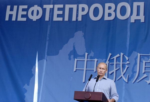 Премьер-министр РФ Владимир Путин открыл российский участок нефтепровода Россия-Китай