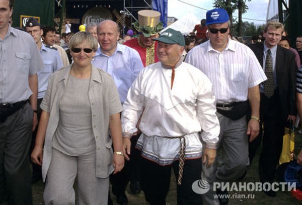 Юрий Лужков с супругой на фестивале пива