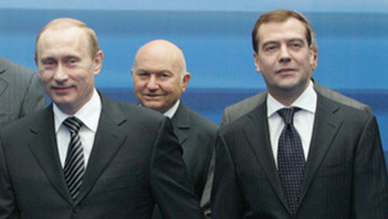 Увольнение Лужкова: признак раскола в единстве Путина и Медведева?