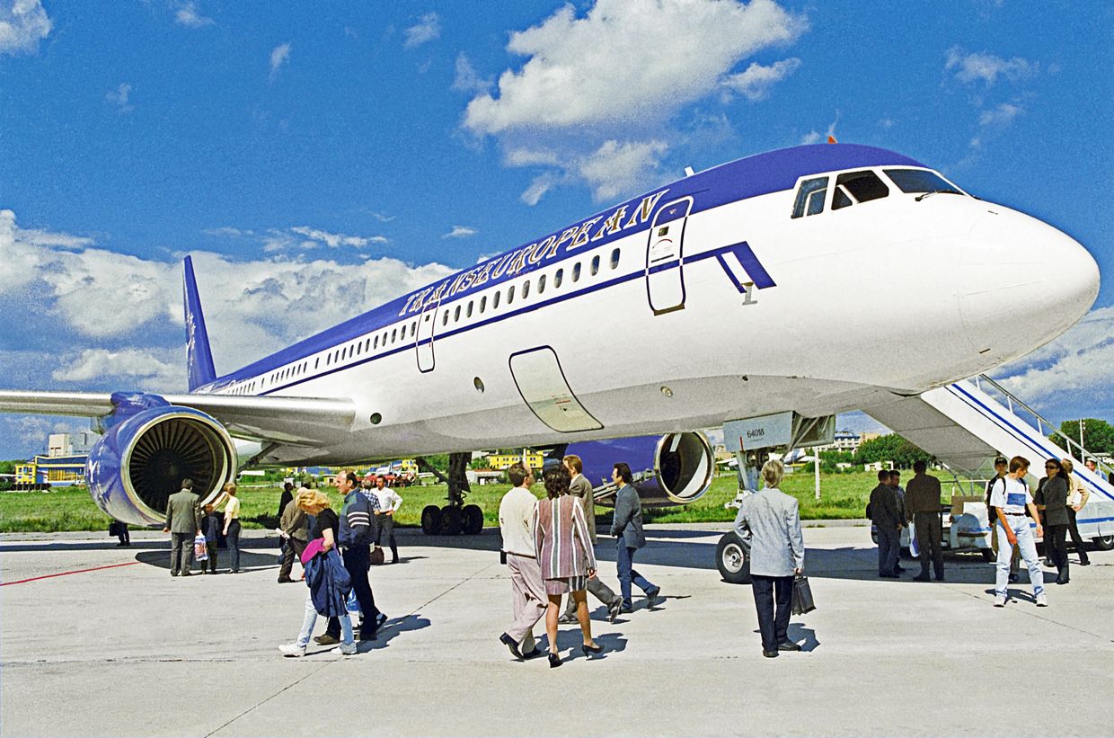 Самолёт ТУ-204 на IV МАКС-99