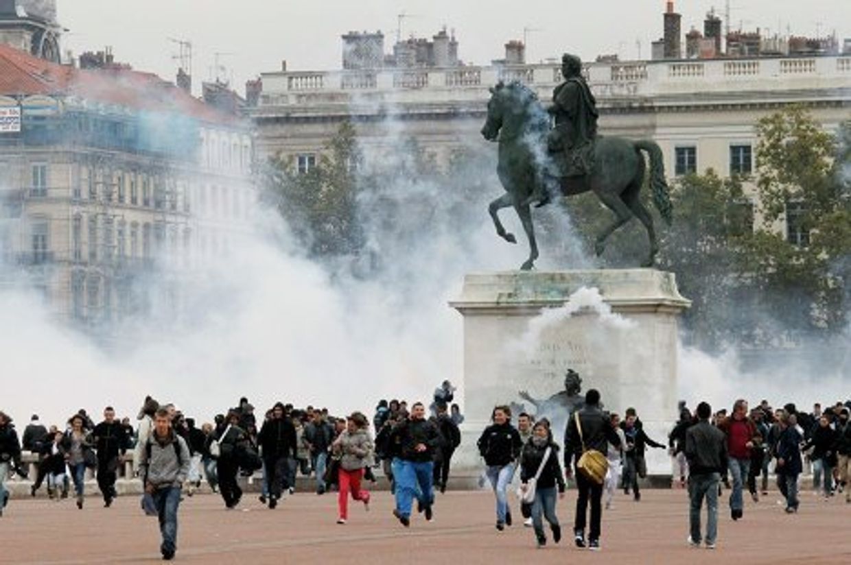 Забастовки во Франции в знак протеста против пенсионной реформы
