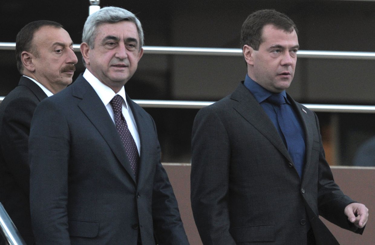 Президенты России, Армении и Азербайджана Д.Медведев, С.Саргсян и И.Алиев провели трехстороннюю встречу в Астрахани