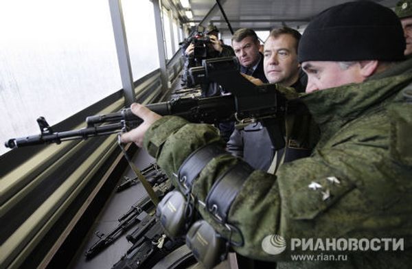 Президент РФ Д.Медведев посетил Центр переподготовки и повышения квалификации стрелков под Солнечногорском
