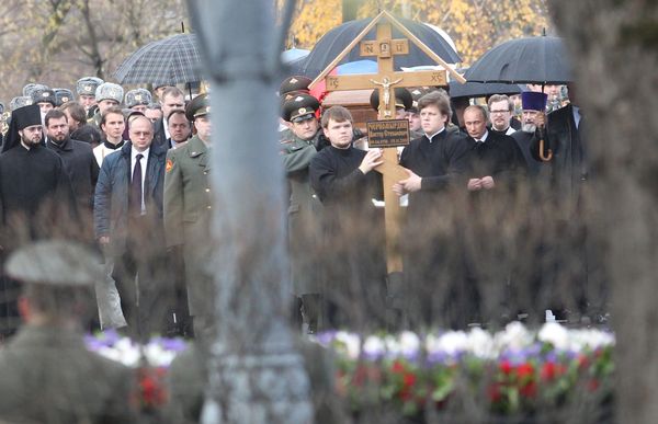 Похороны экс главы правительства РФ В.Черномырдина состоялись на Новодевичьем кладбище