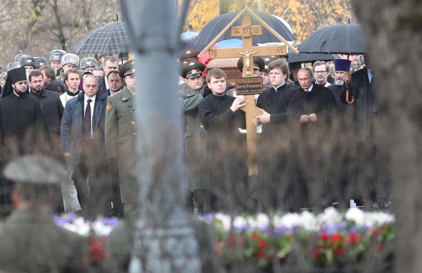 Похороны экс главы правительства РФ В.Черномырдина состоялись на Новодевичьем кладбище