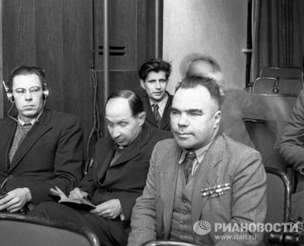 Драматург, писатель, Всеволод Вишневский и Кукрыниксы на заседании Нюрнбергского процесса