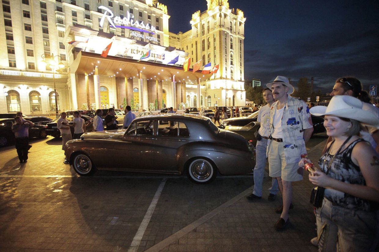Ралли классических автомобилей Ночная Москва