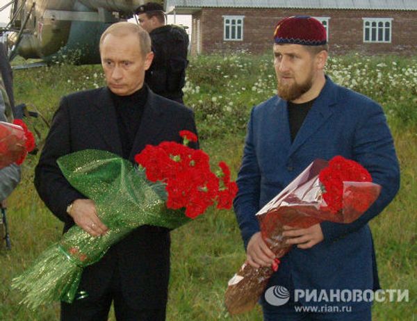 В.Путин, А.Алханов, Р.Кадыров в селе Центорой