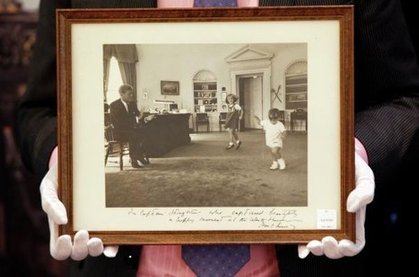 Аукционный дом Bonhams выставил на торги уникальные фотографии Джона Кеннеди