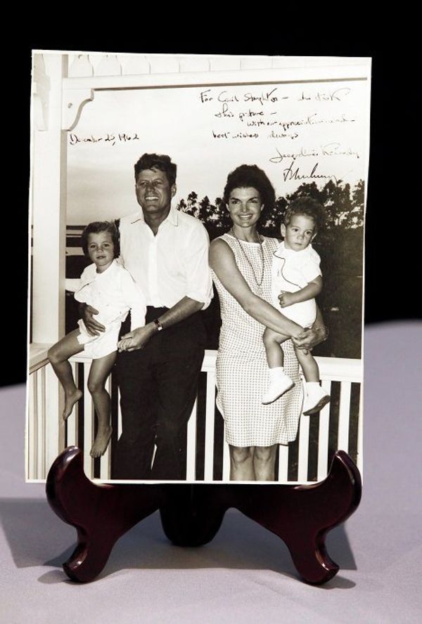 Аукционный дом Bonhams выставил на торги уникальные фотографии Джона Кеннеди
