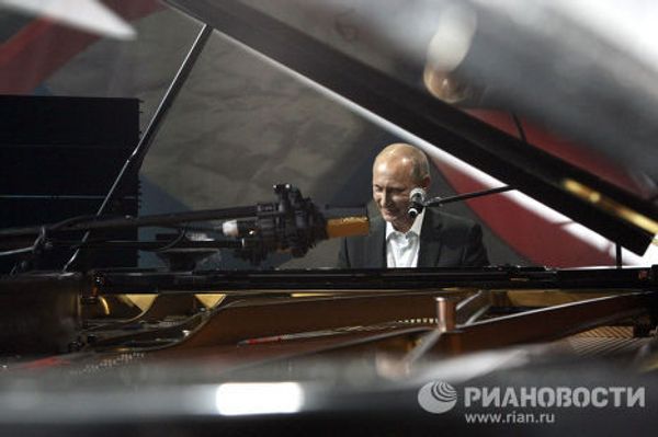 Владимир Путин посетил благотворительный концерт в Санкт-Петербурге