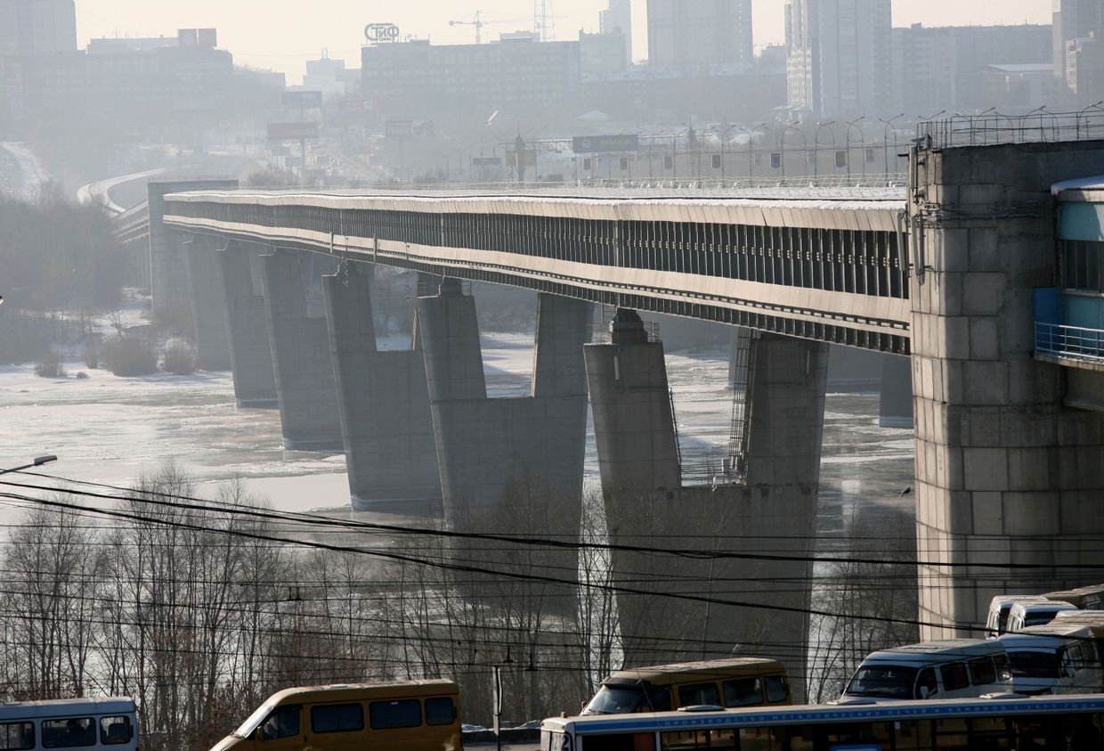 Метромост через реку Обь