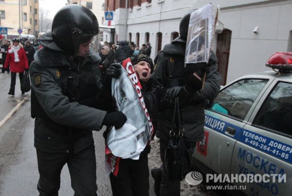 Пикет в защиту Михаила Ходорковского у Хамовнического суда Москвы