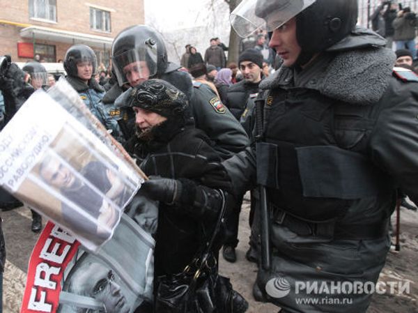 Пикет в защиту Михаила Ходорковского у Хамовнического суда Москвы