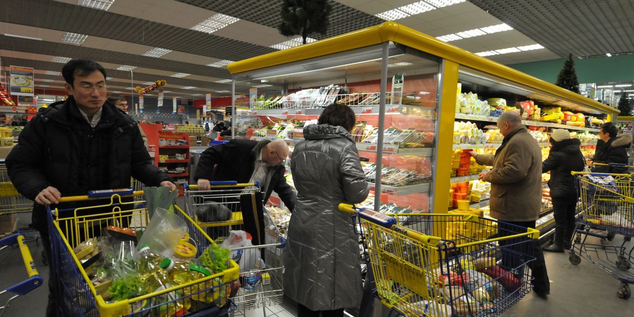 Предновогодняя продажа в гипермаркете Лента