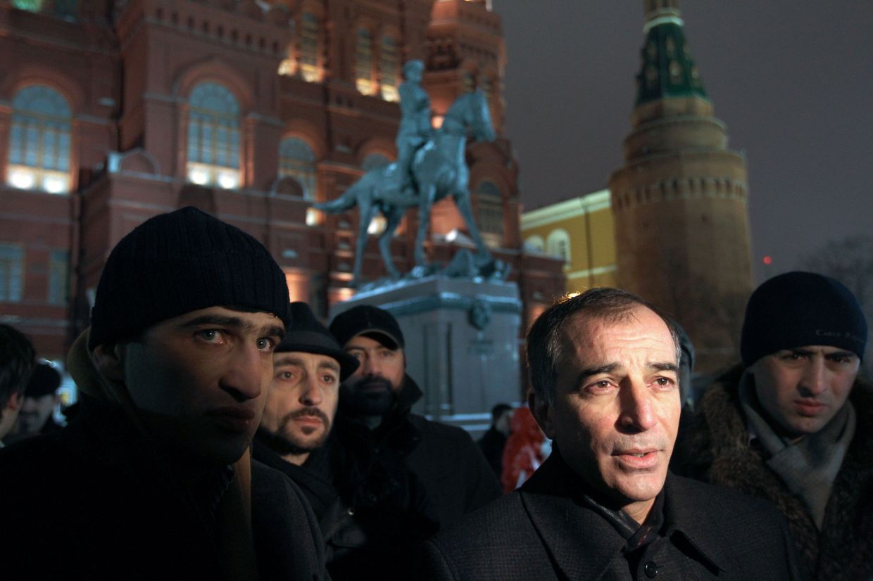 Милицейское оцепление на Манежной площади в Москве