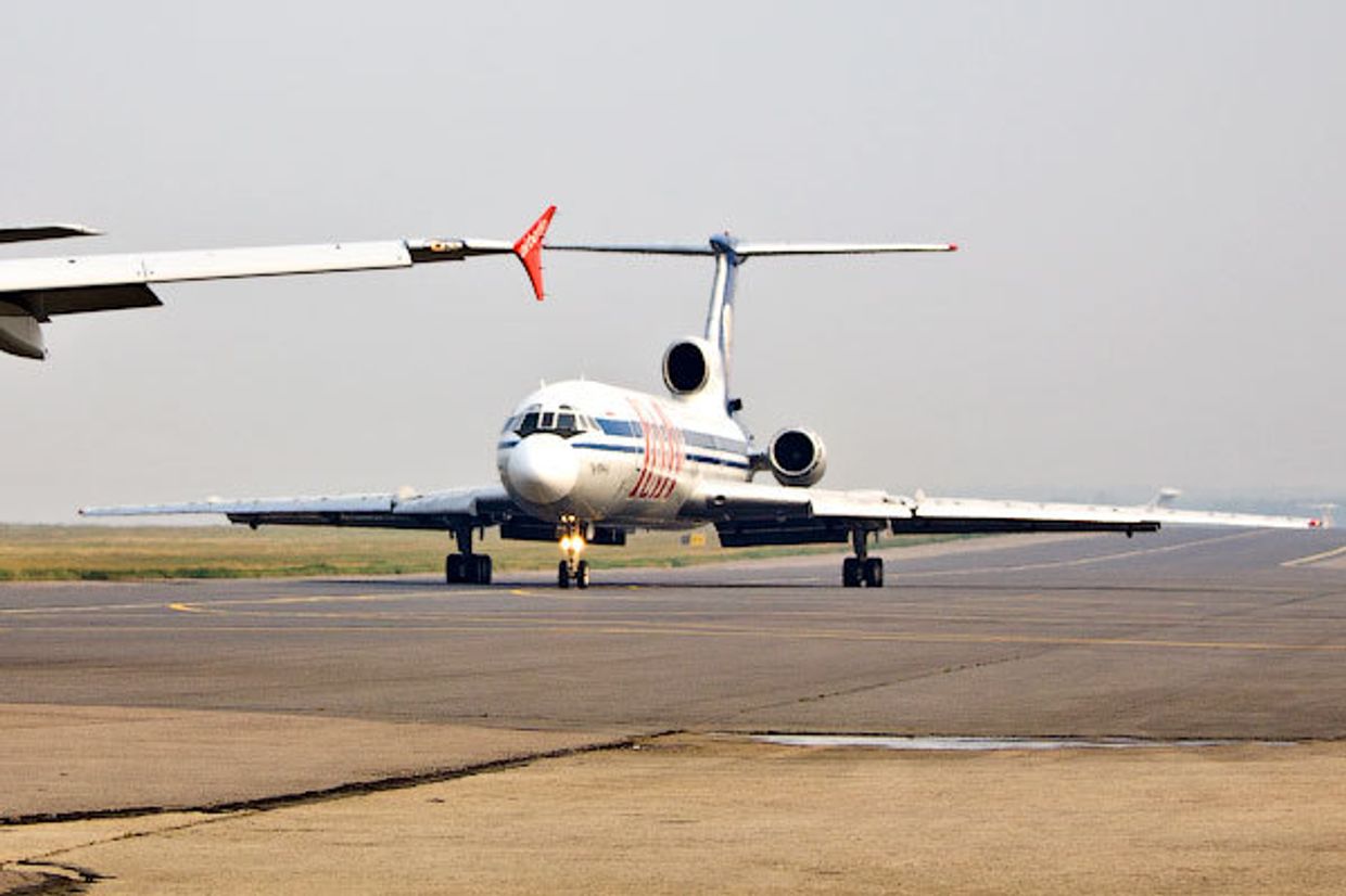 Самолет Ту-154 б-2 авиакомпании Кавминводы-авиа Самолет Ту-154 б-2 авиакомпании Кавминводы-авиа