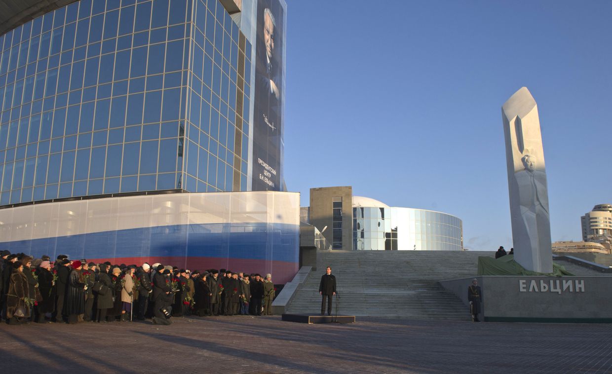 Президент РФ Д.Медведев посетил церемонию открытия памятника Б.Ельцину в Екатеринбурге