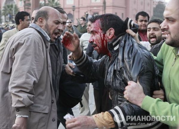 Столкновения сторонников и противников Хосни Мубарака в Каире