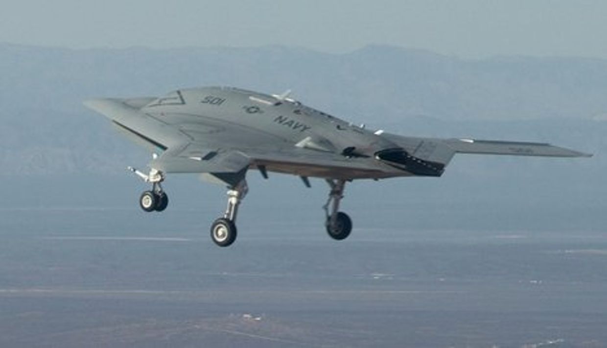 Американский беспилотный самолет X-47B