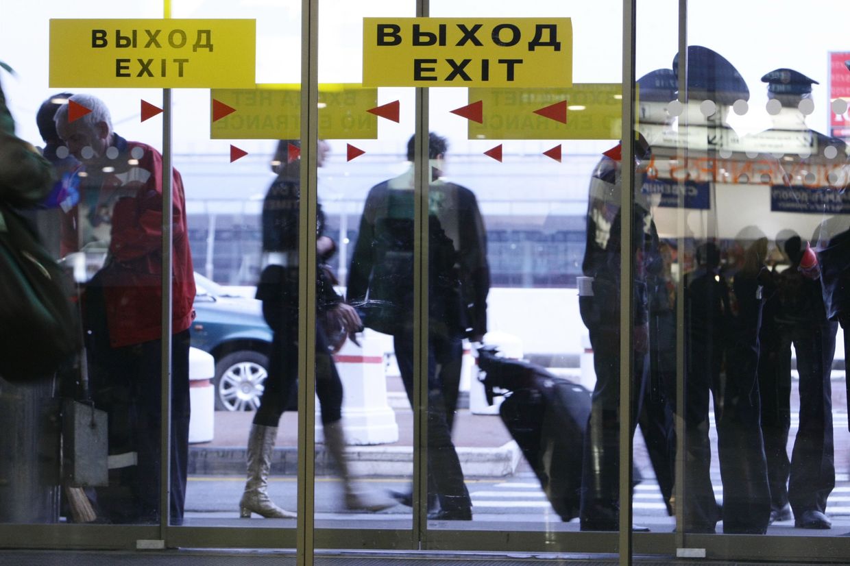 Пассажиры отмененных рейсов в аэропорту Шереметьево