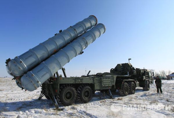 Подготовка к передаче второго полкового комплекта зенитного-ракетного комплекса С-400 Триумф на вооружение российской армии