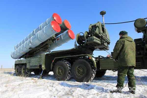 Подготовка к передаче второго полкового комплекта зенитного-ракетного комплекса С-400 Триумф на вооружение российской армии
