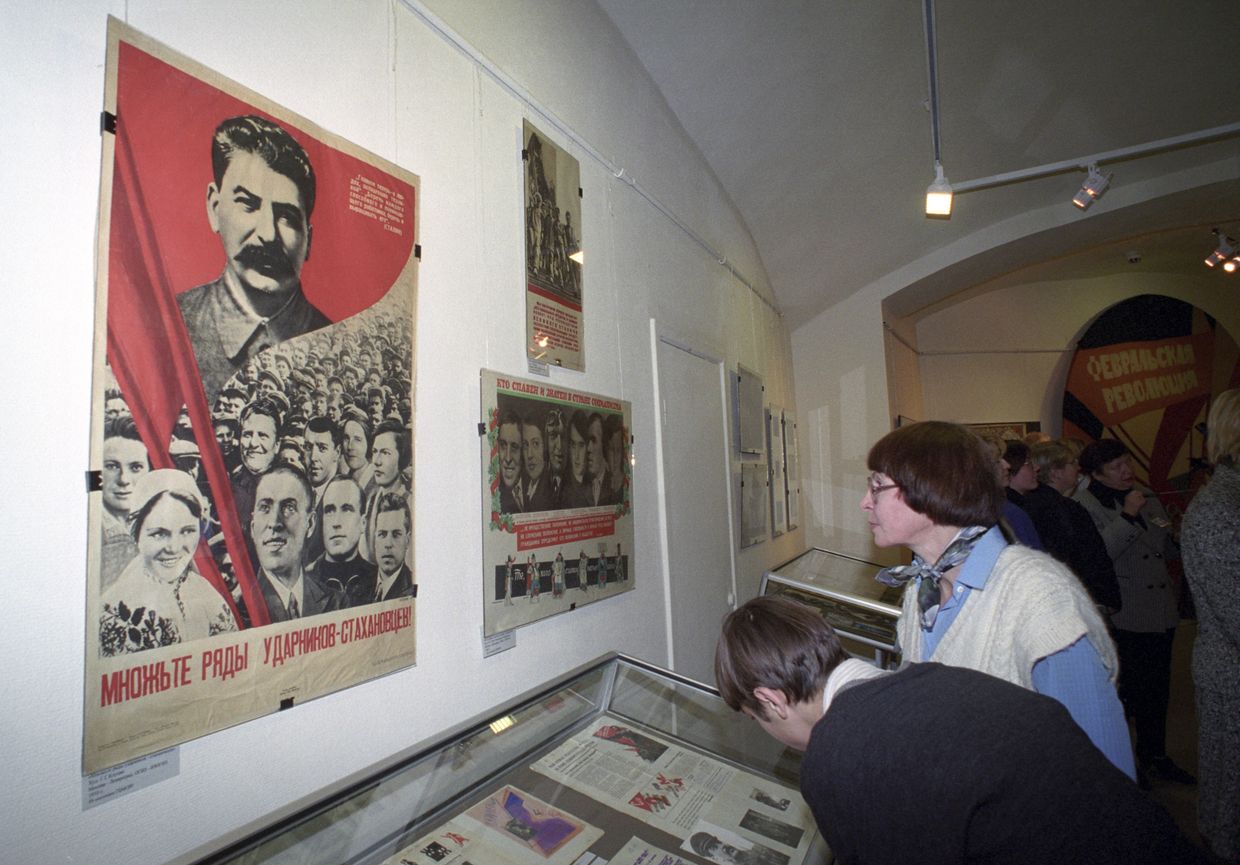 Выставка Кто не с нами, тот против нас. Художественная среда 1917 - 1932 гг.