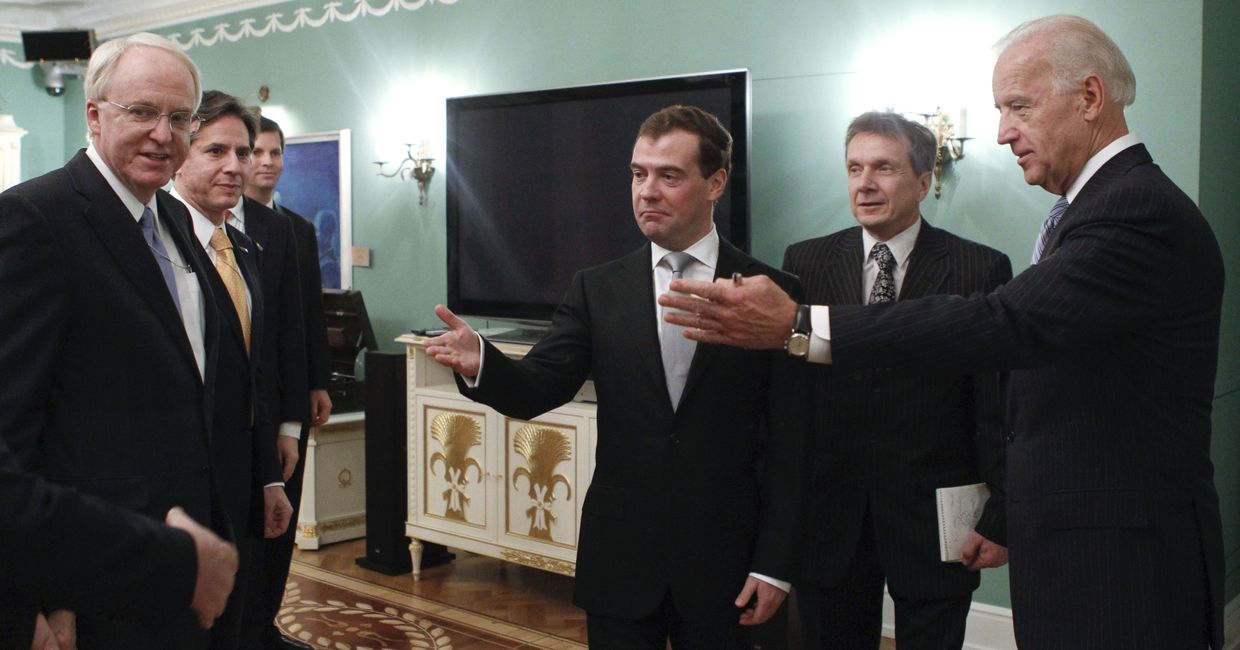 Президент РФ Д.Медведев и вице-президент США Д.Байден встретились в Горках Президент РФ Д.Медведев и вице-президент США Д.Байден встретились в Горках
