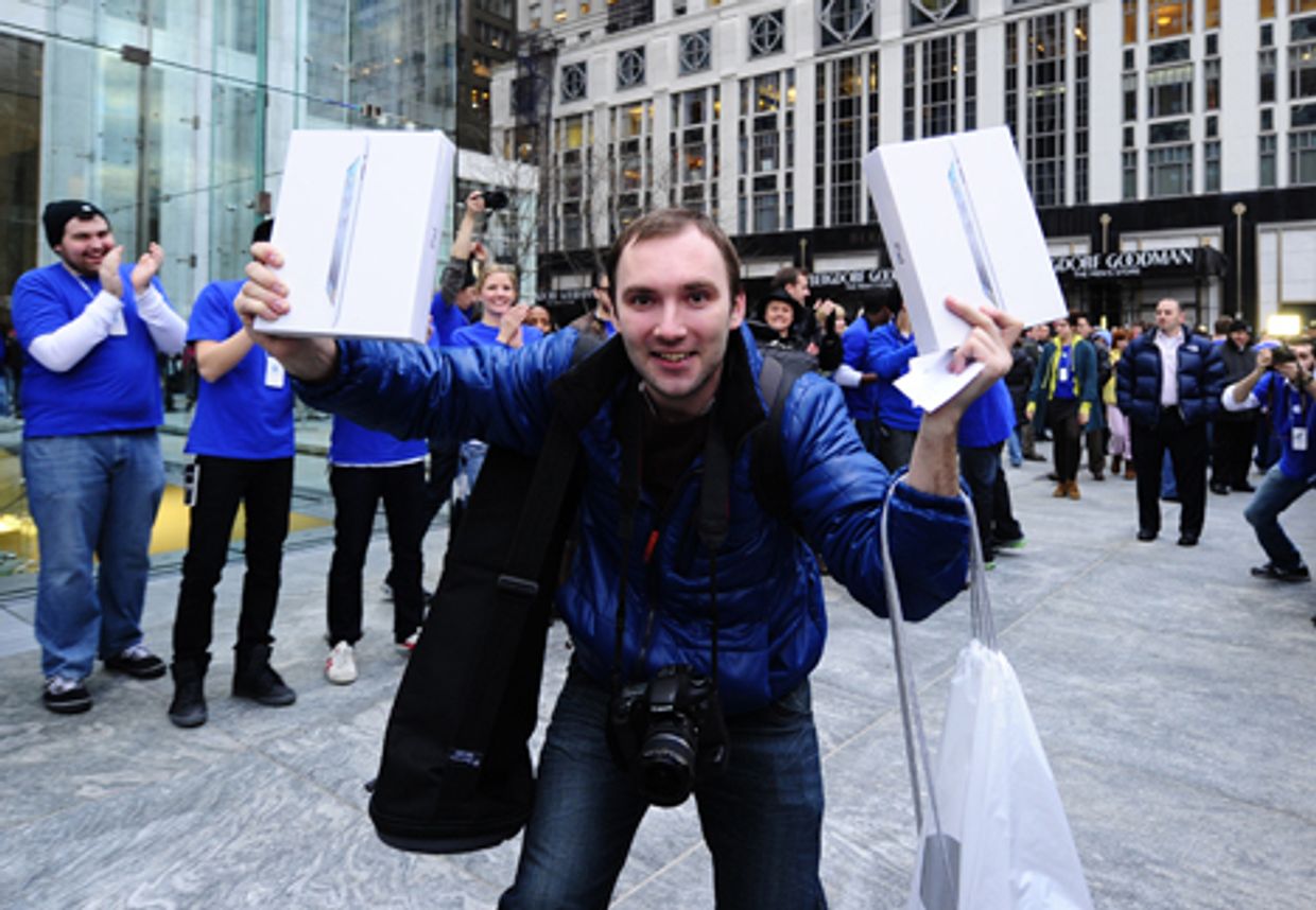 россиянин Алексей Шумилов - первый покупатель нового ipad2