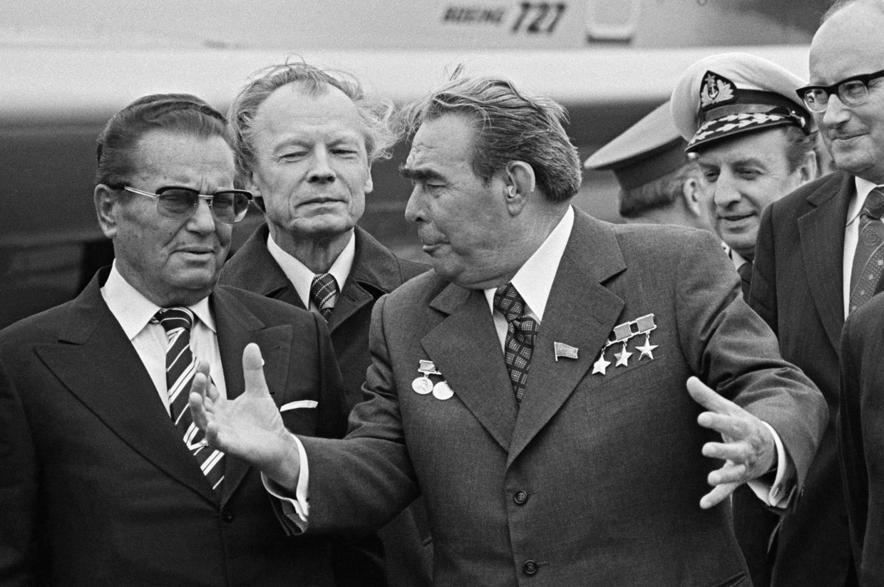 Президент Югославии Иосип Броз Тито и генсек ЦК КПСС Леонид Ильич Брежнев