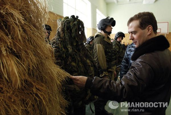 Президент РФ Д.Медведев посетил базу отряда ОМОН Зубр в Щелково