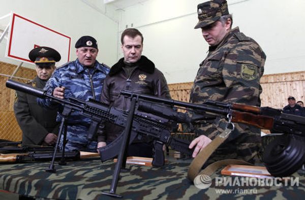 Президент РФ Д.Медведев посетил базу отряда ОМОН Зубр в Щелково