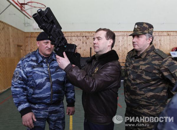 Президент РФ Д.Медведев посетил базу отряда ОМОН Зубр в Щелково