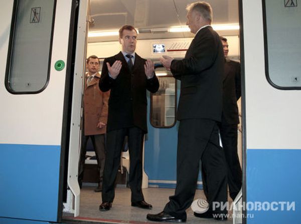 Посещение президентом РФ Дмитрием Медведевым Мытищинского завода Метровагонмаш