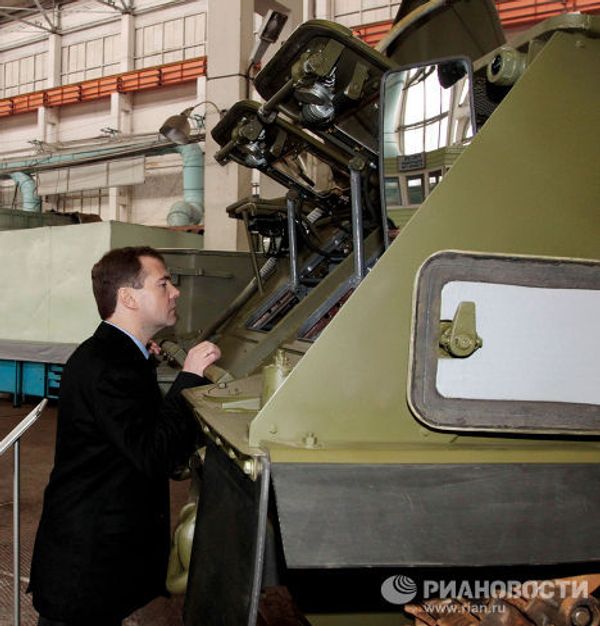 Посещение президентом РФ Дмитрием Медведевым Мытищинского завода Метровагонмаш