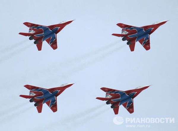 Тренировочные полеты пилотажных групп Русские Витязи и Стрижи
