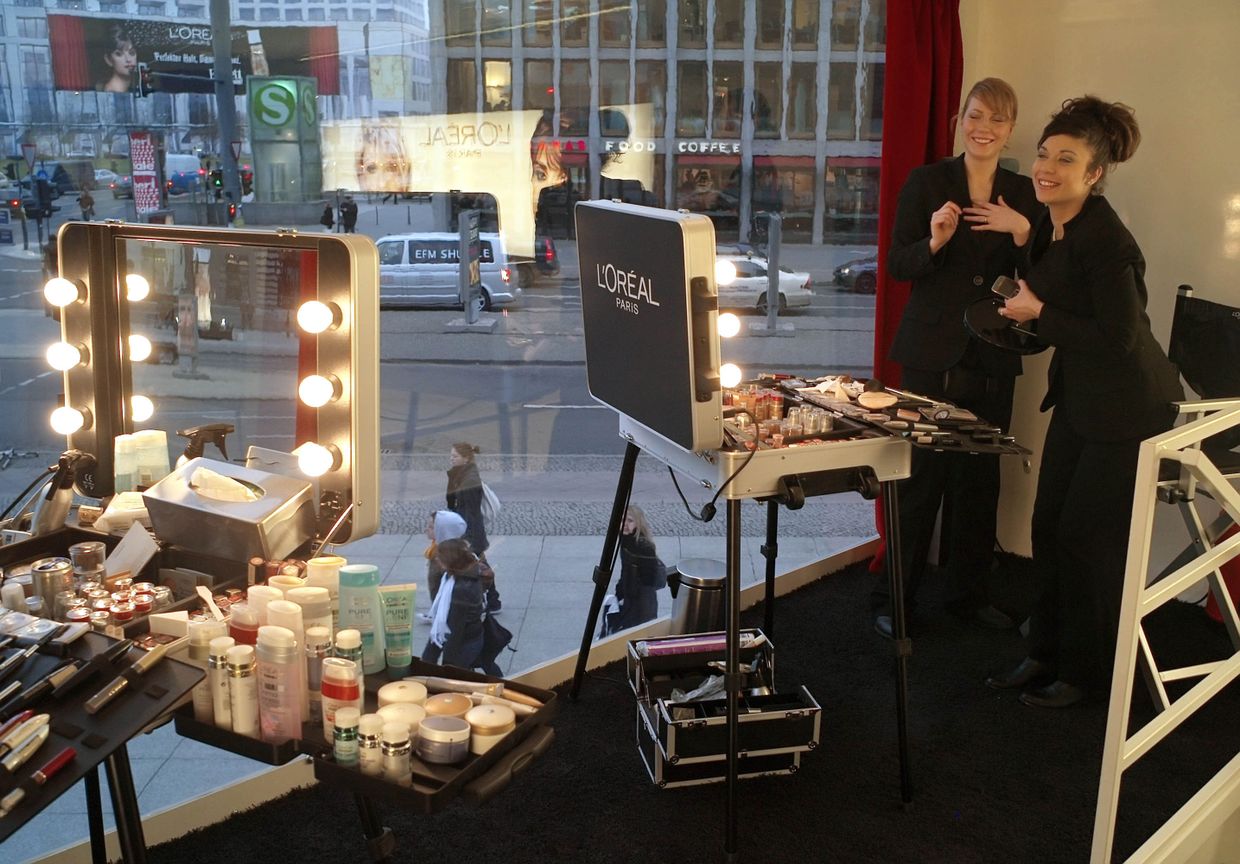 Реклама француской косметики Loreal в Германии Реклама француской косметики Loreal в Германии