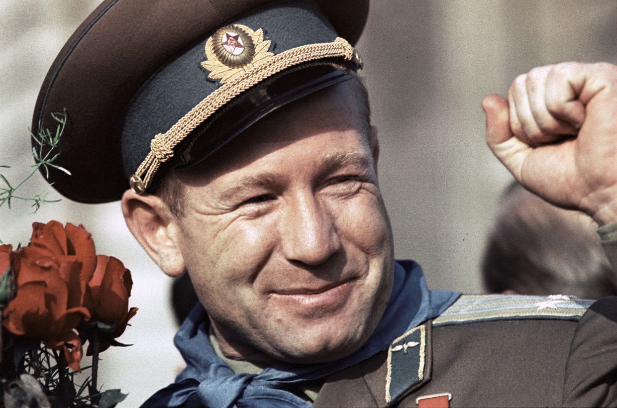 Космонавт Леонов