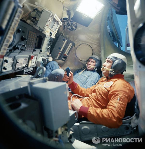 Космонавты Валерий Рюмин и Леонид Попов