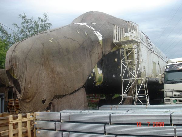 Российский космический шатл Буран разрушается в ангаре на Байконуре