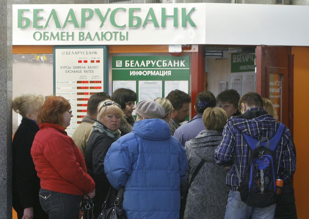 Очереди в пунктах обмена валюты в Минске
